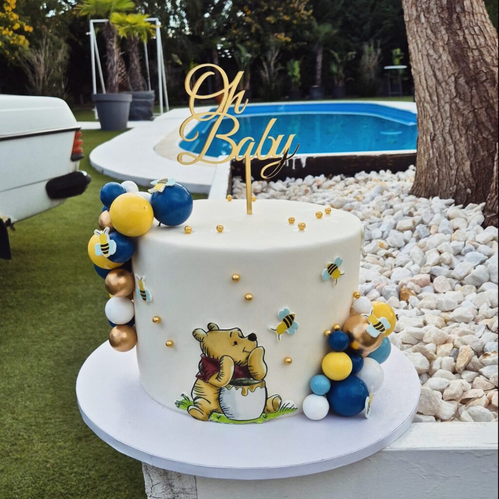 Winnie the Pooh White cake